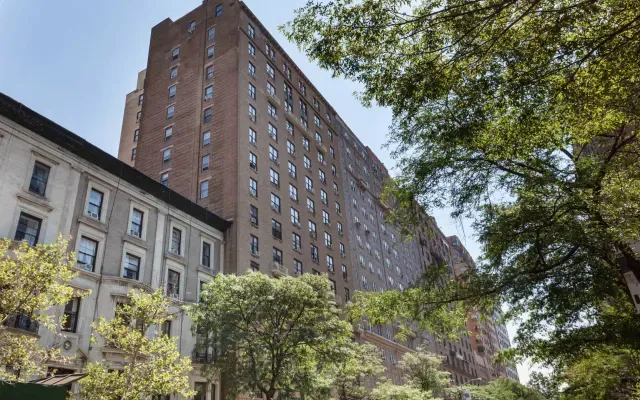 Fachada de 647 W 169th St, Manhattan
